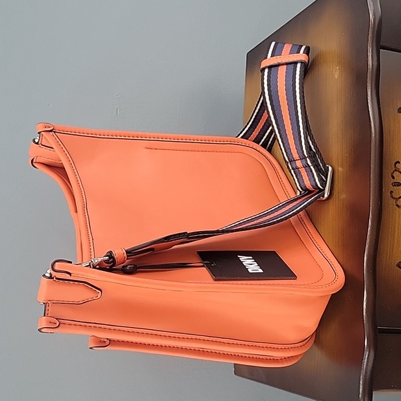 Dkny brook messenger nwt - Picture 2 of 6